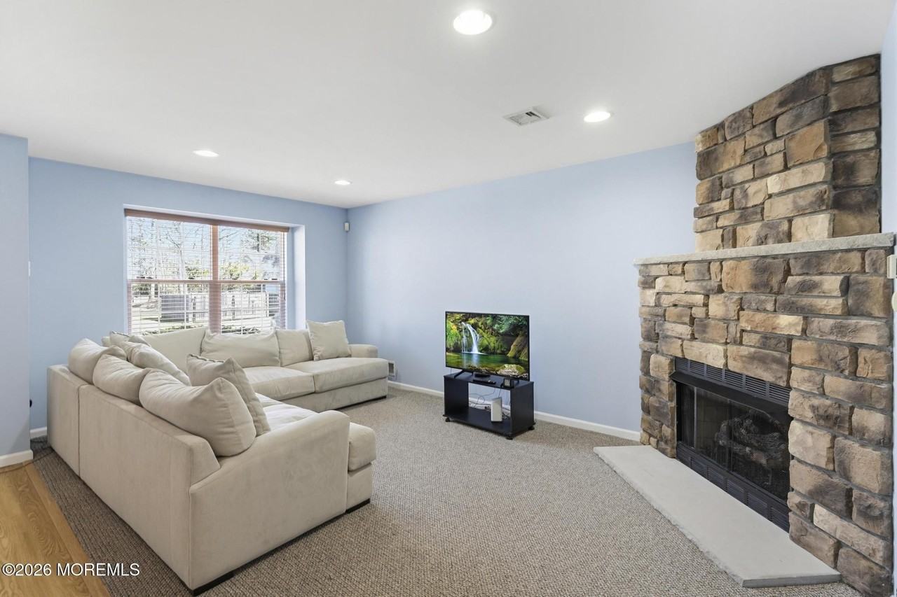 32 Pebble Beach Ln - Photo 7 of 30