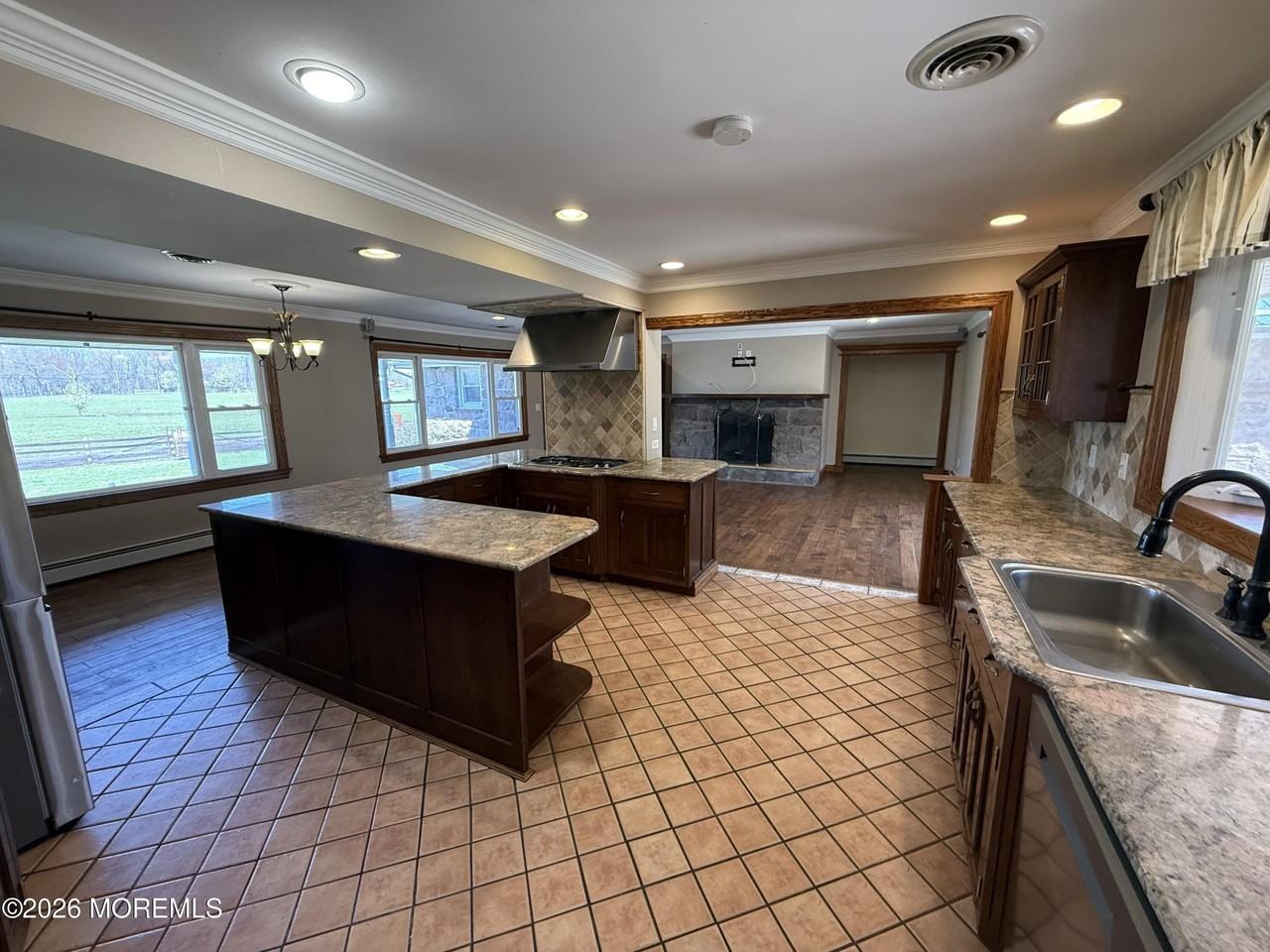 2360 Monmouth Road - Photo 4 of 45