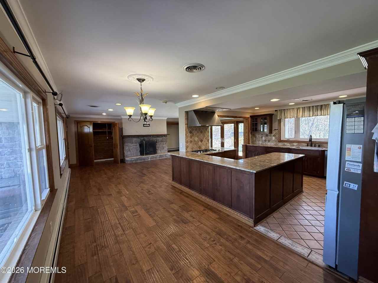 2360 Monmouth Road - Photo 6 of 45