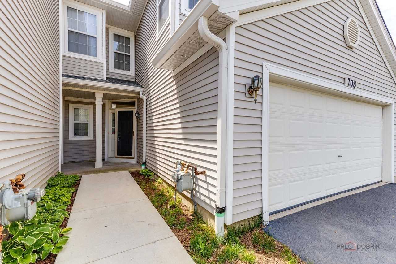 708 Valley View Ct - Photo 3 of 26