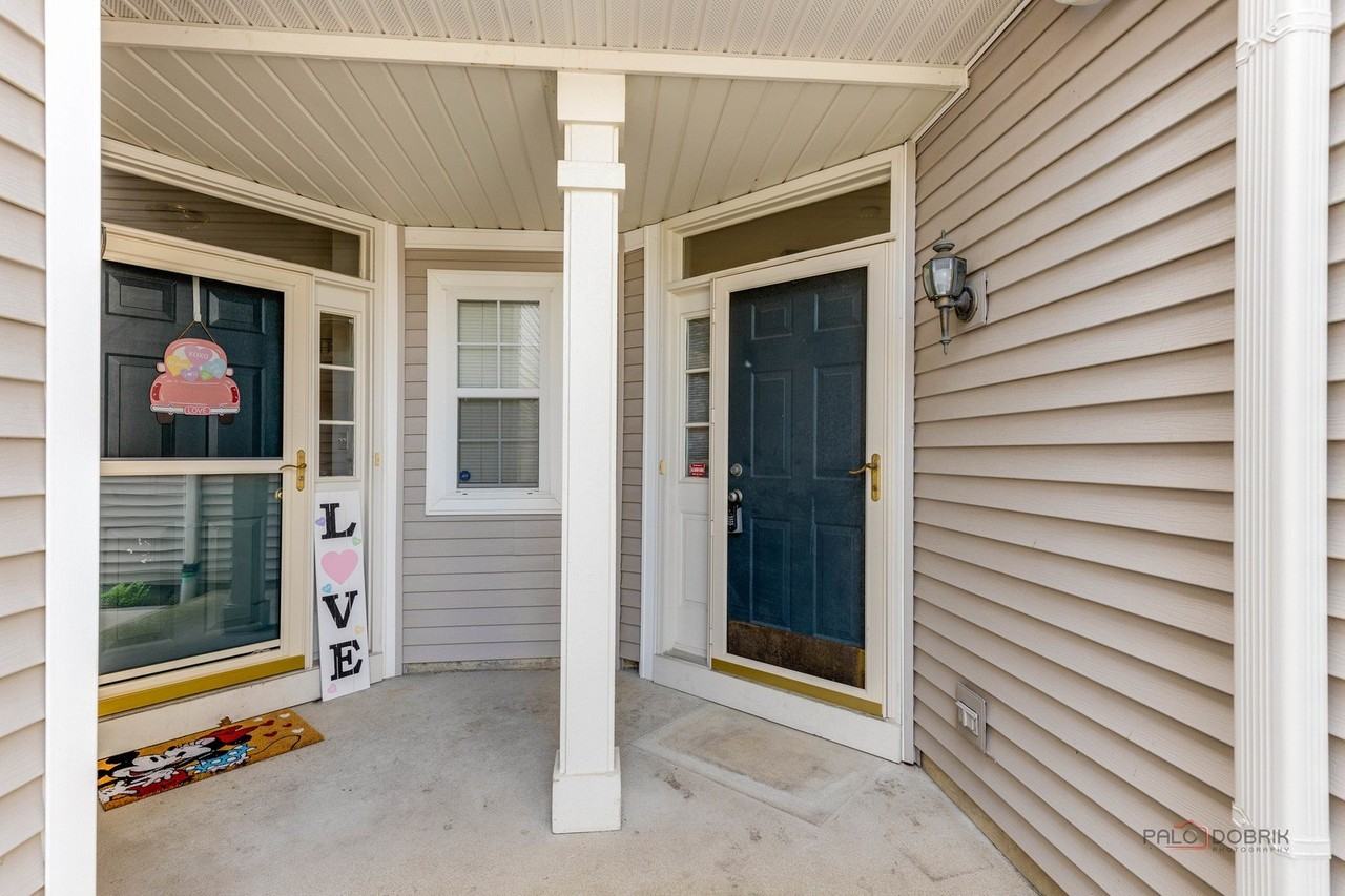 708 Valley View Ct - Photo 4 of 26