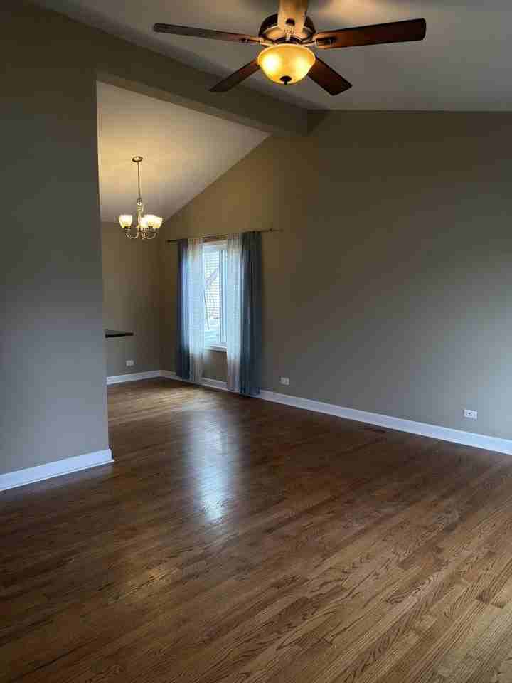 29W523 Winchester Cir S Unit 1 - Photo 2 of 14