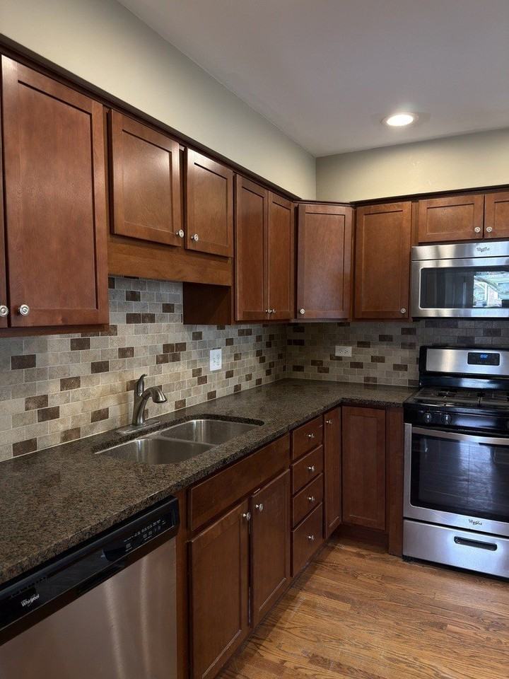 29W523 Winchester Cir S Unit 1 - Photo 4 of 14