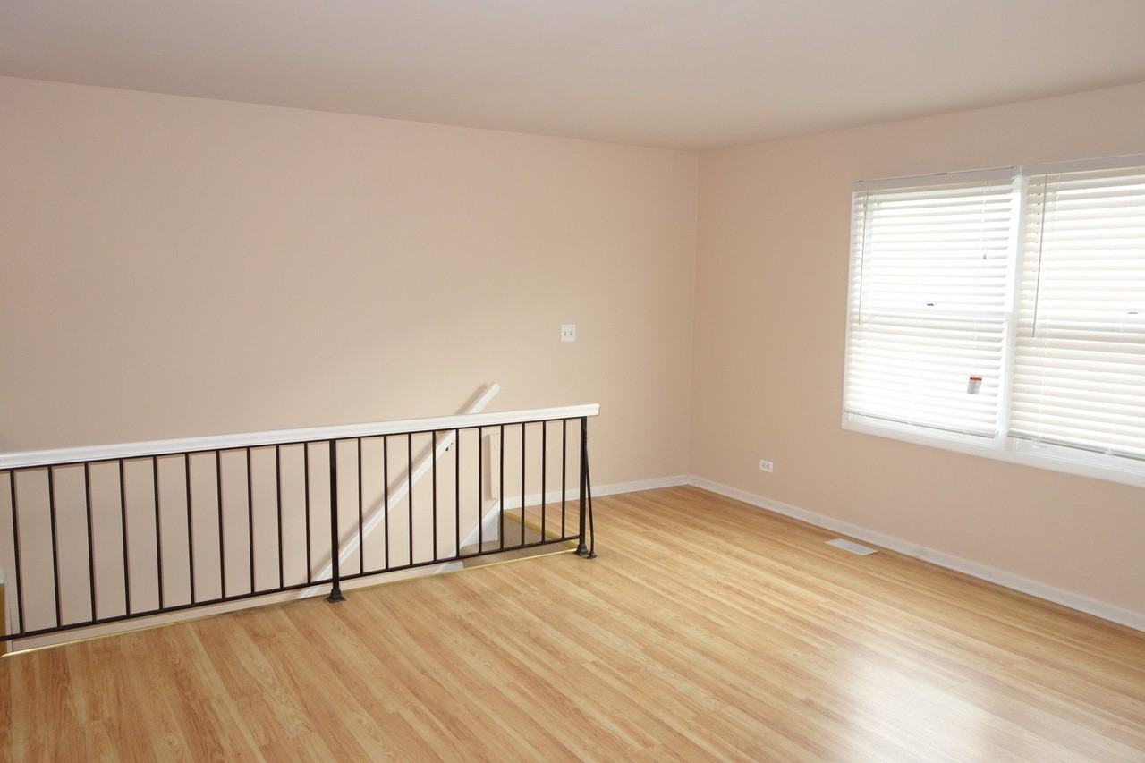 300 Meadow Ct #300 - Photo 5 of 32