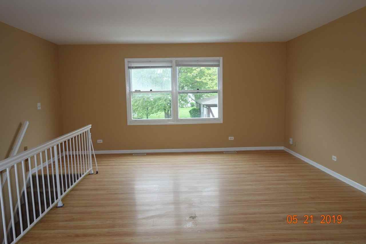 300 Meadow Ct #300 - Photo 6 of 32