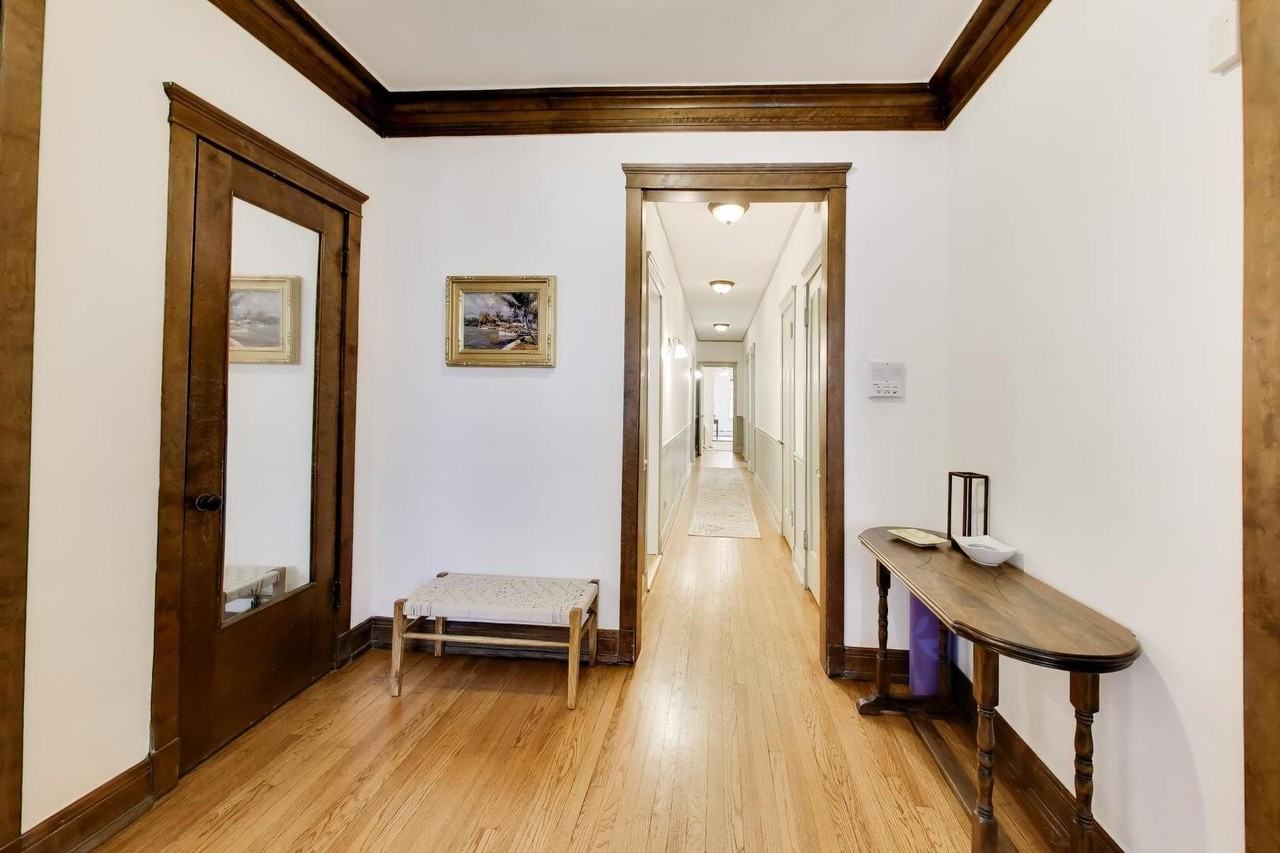 433 W Melrose St Apt 1 - Photo 2 of 33