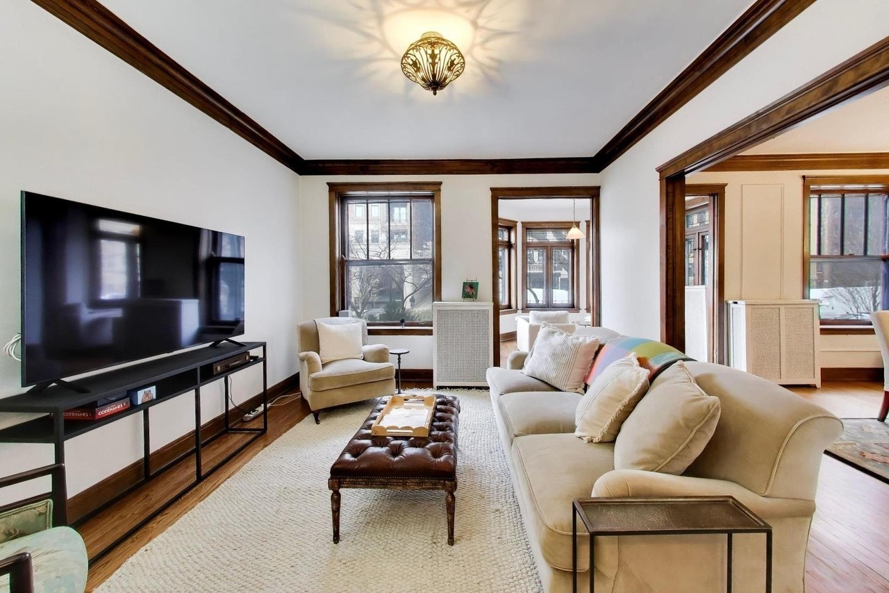 433 W Melrose St Apt 1 - Photo 4 of 33