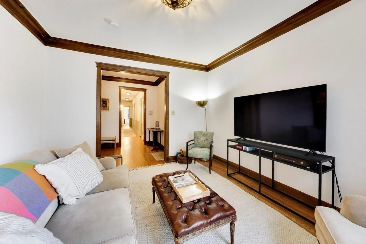 433 W Melrose St Apt 1 - Photo 5 of 33