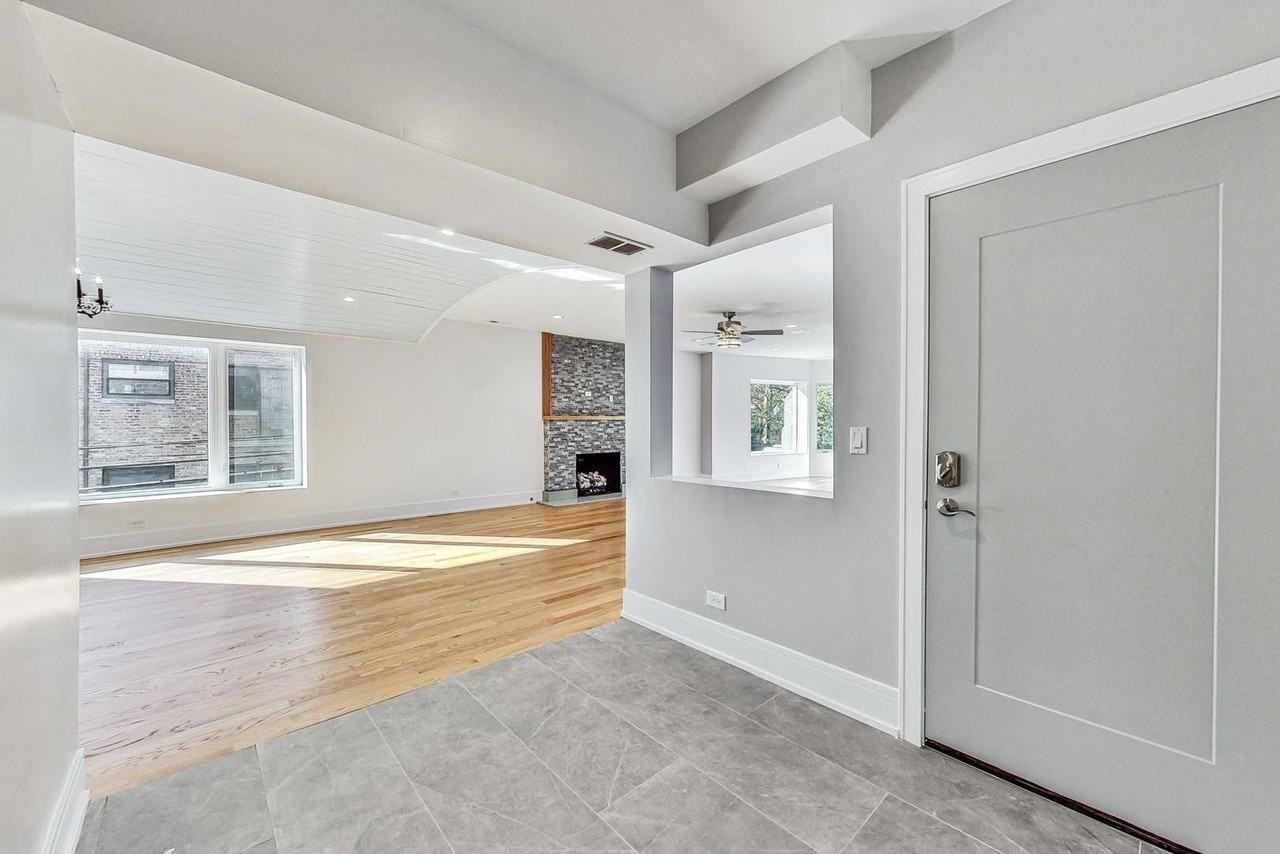 1245 W Jarvis Ave Apt 2 - Photo 4 of 45