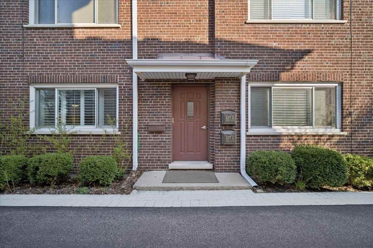 319 S Vine Ave Apt A - Photo 2 of 15