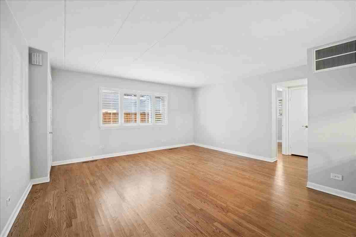 319 S Vine Ave Apt A - Photo 3 of 15