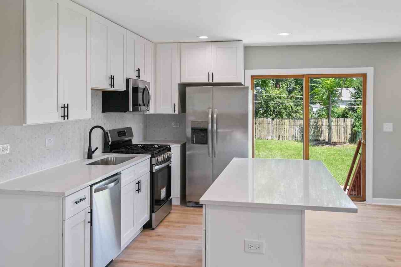 118 Windsor Ln - Photo 2 of 19