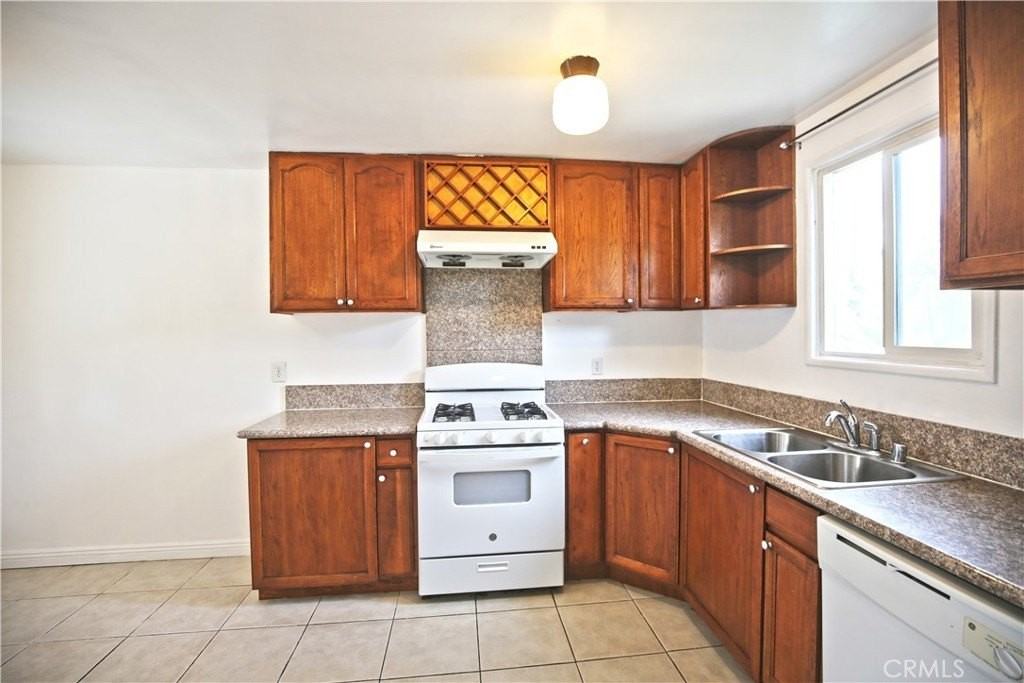 1211 S 10th Ave - Photo 4 of 10