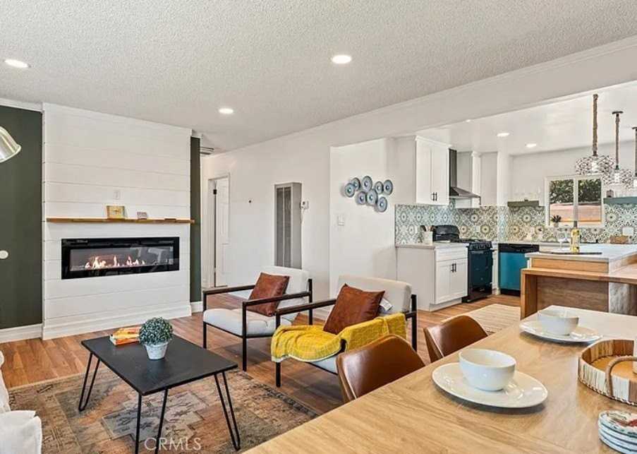 9925 Redwood Ave - Photo 3 of 15