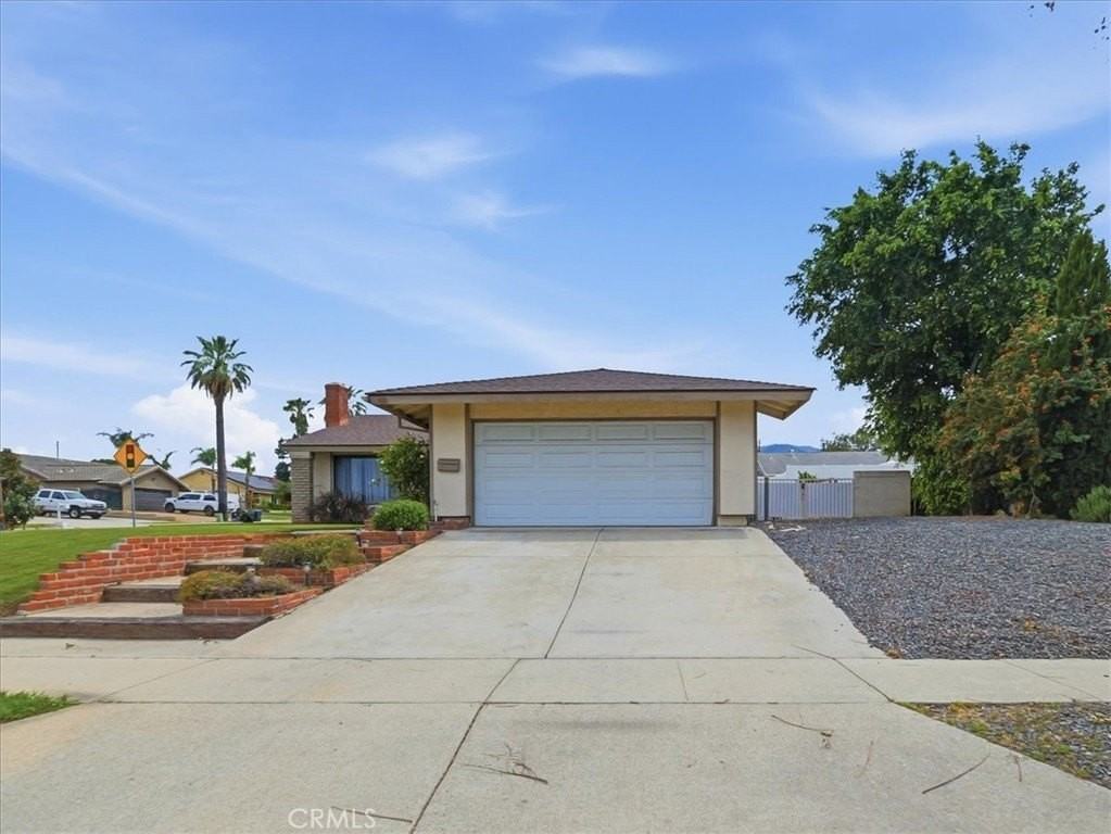 900 Cortez Dr - Photo 2 of 30