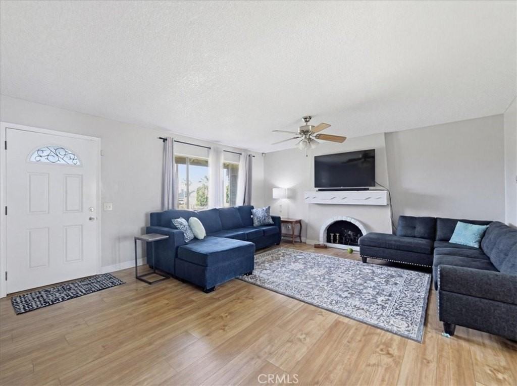 900 Cortez Dr - Photo 4 of 30