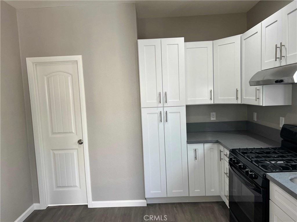 10026 Portola Ave - Photo 2 of 6