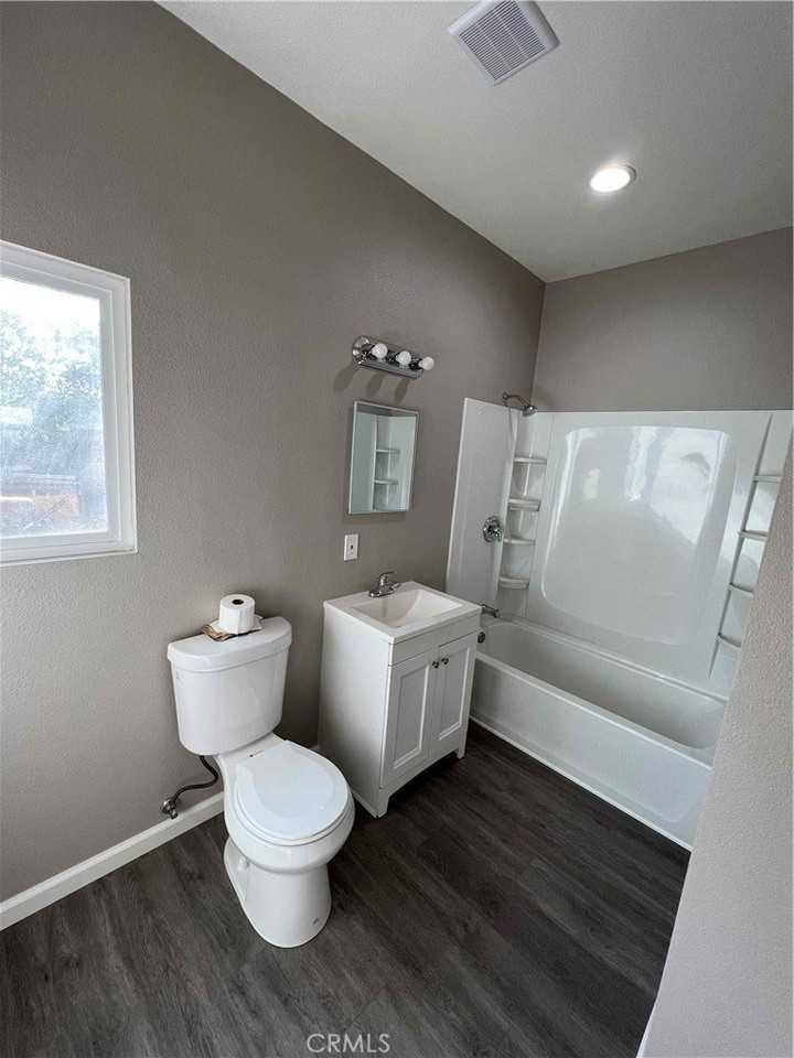 10026 Portola Ave - Photo 3 of 6