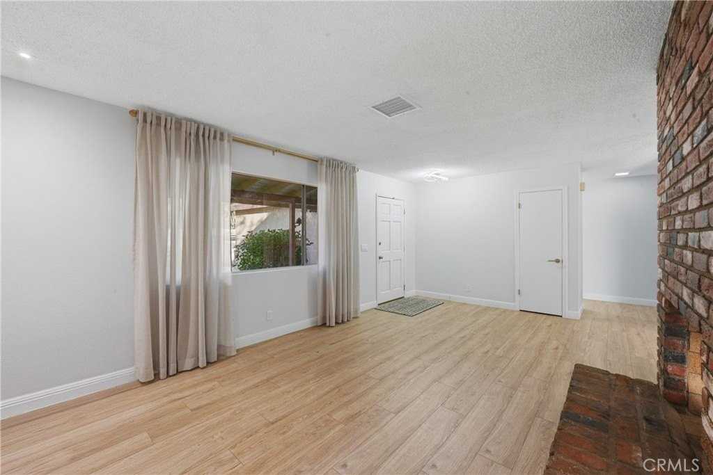 6255 Mitchell Ave - Photo 4 of 34