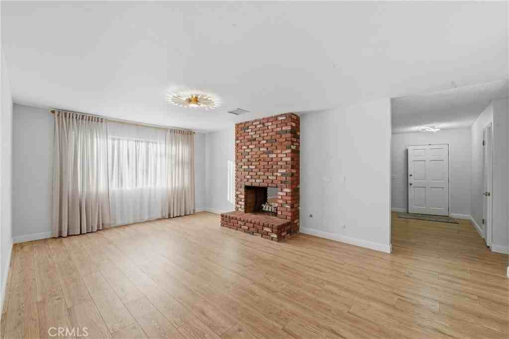 6255 Mitchell Ave - Photo 6 of 34