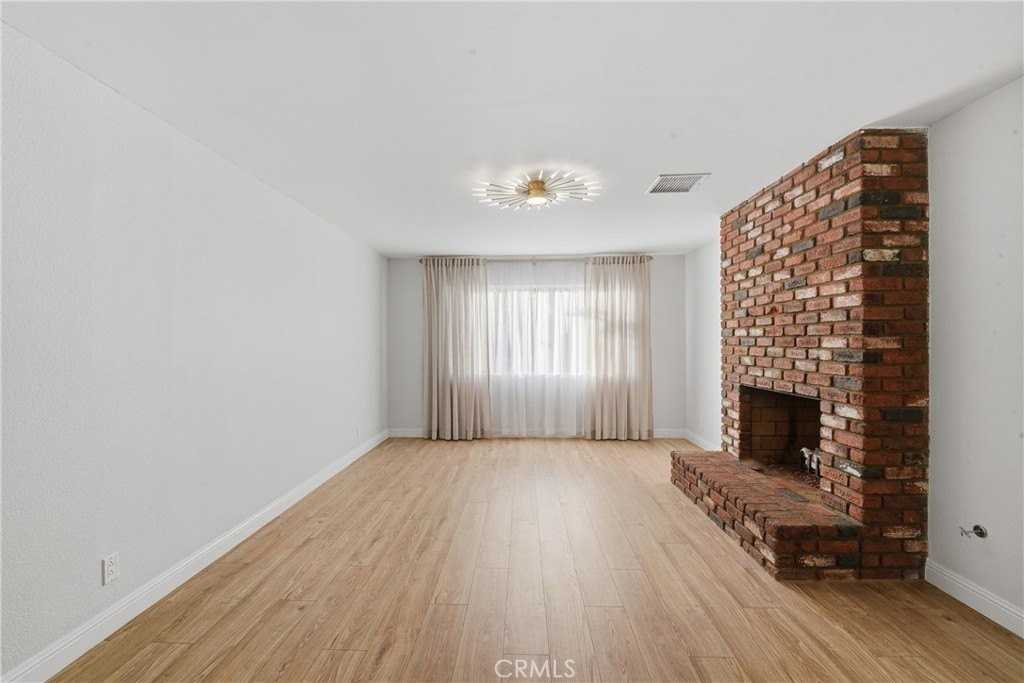6255 Mitchell Ave - Photo 7 of 34