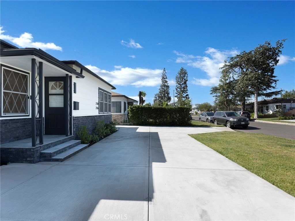 2108 N Pass Ave - Photo 3 of 28