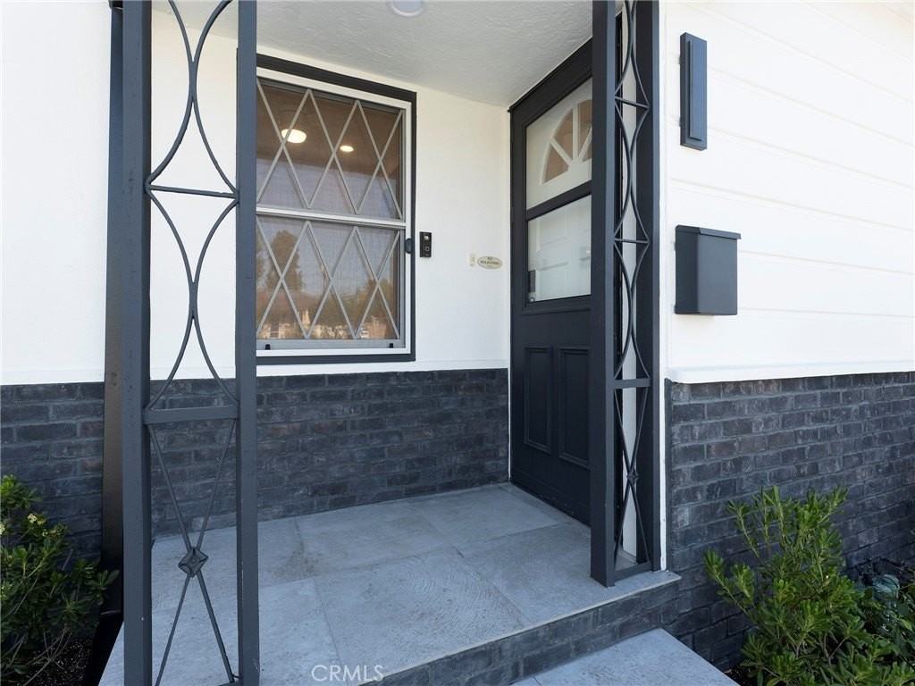 2108 N Pass Ave - Photo 4 of 28