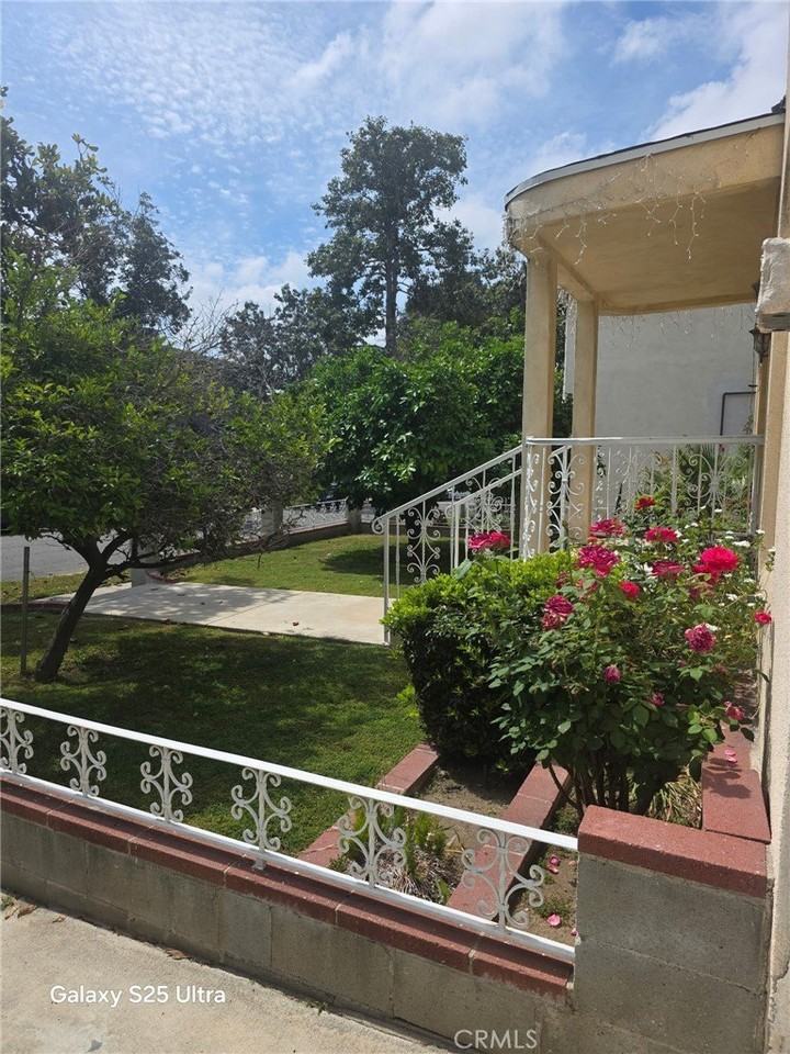 521 E Valencia Ave #A - Photo 3 of 18