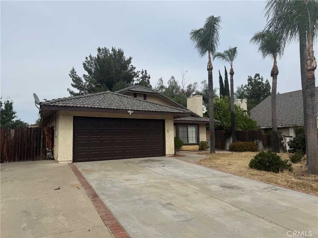 583 Le Harve Ave - Photo 2 of 11