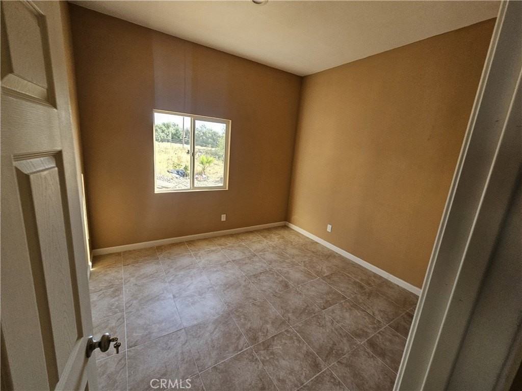 18995 Gentian Ave - Photo 2 of 4