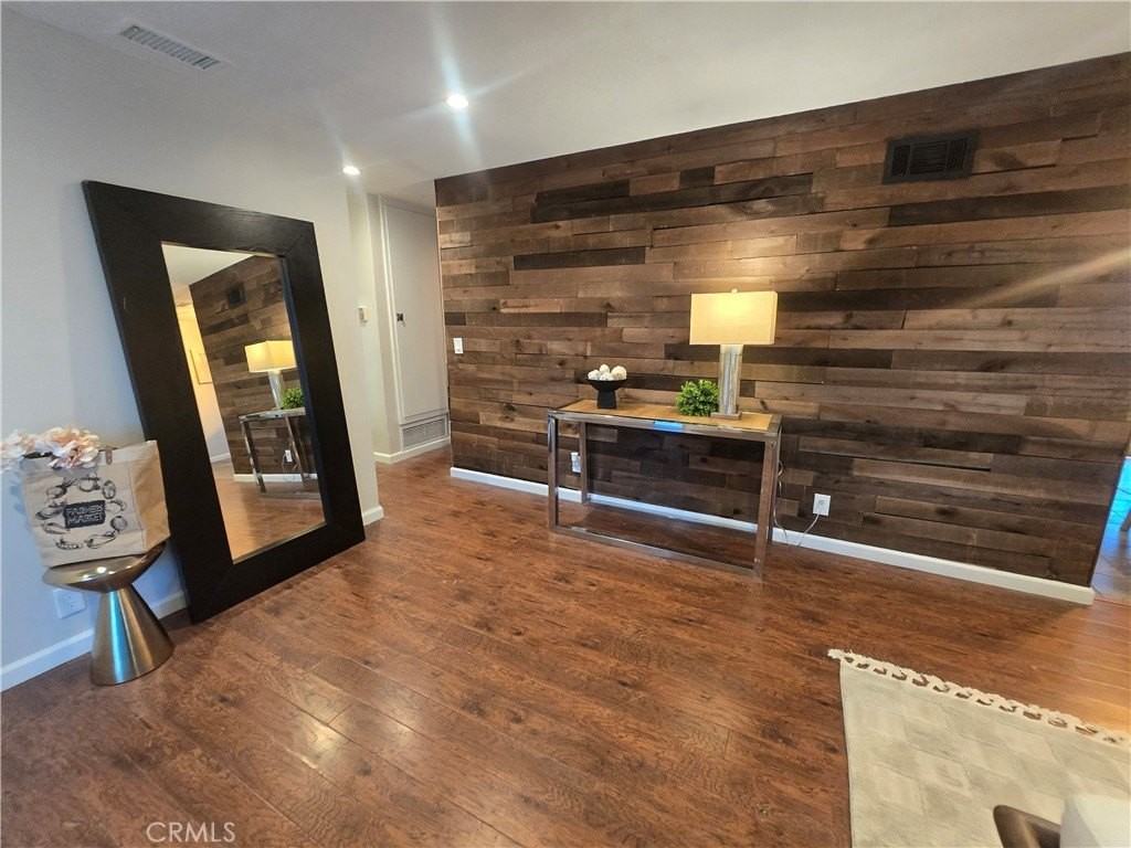 607 6th St - Photo 2 of 31