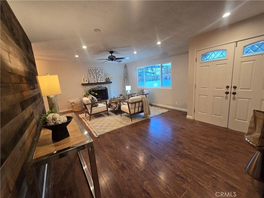 607 6th St - Photo 5 of 31