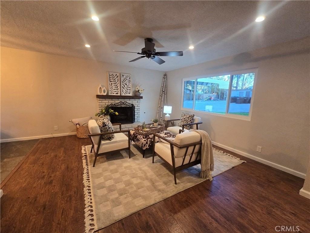 607 6th St - Photo 6 of 31