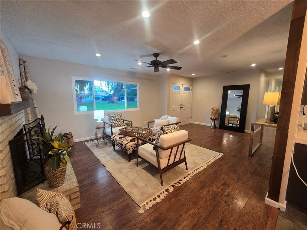 607 6th St - Photo 7 of 31