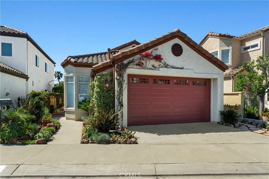 11 Reina - Photo 2 of 44