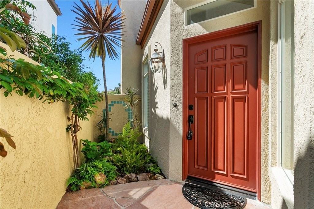 11 Reina - Photo 3 of 44