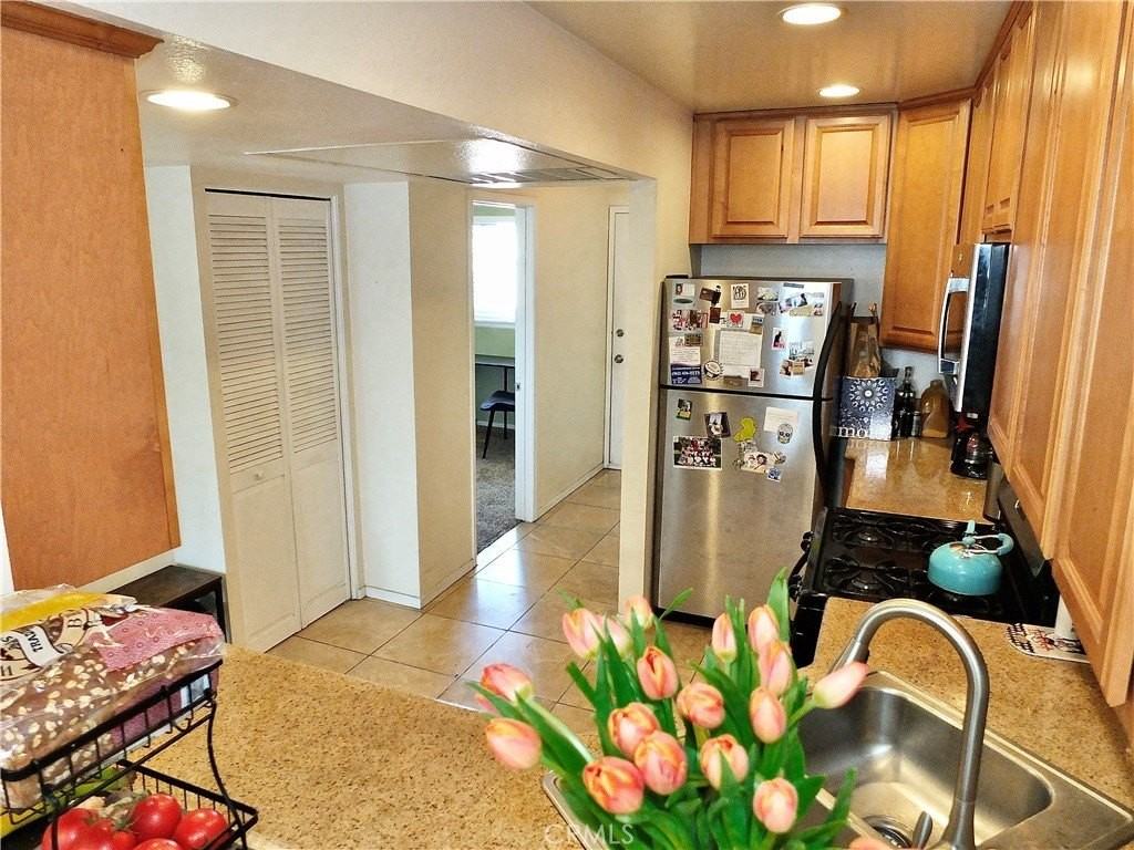 1605 E 2nd St #302 - Photo 3 of 27