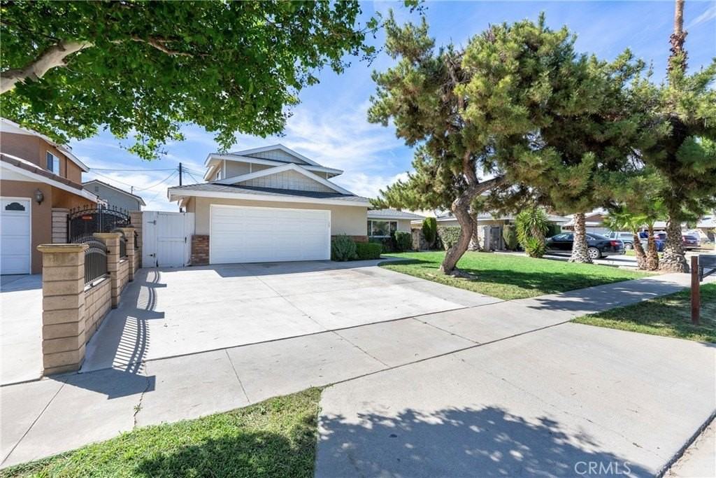 6485 Clovis Pl - Photo 3 of 27