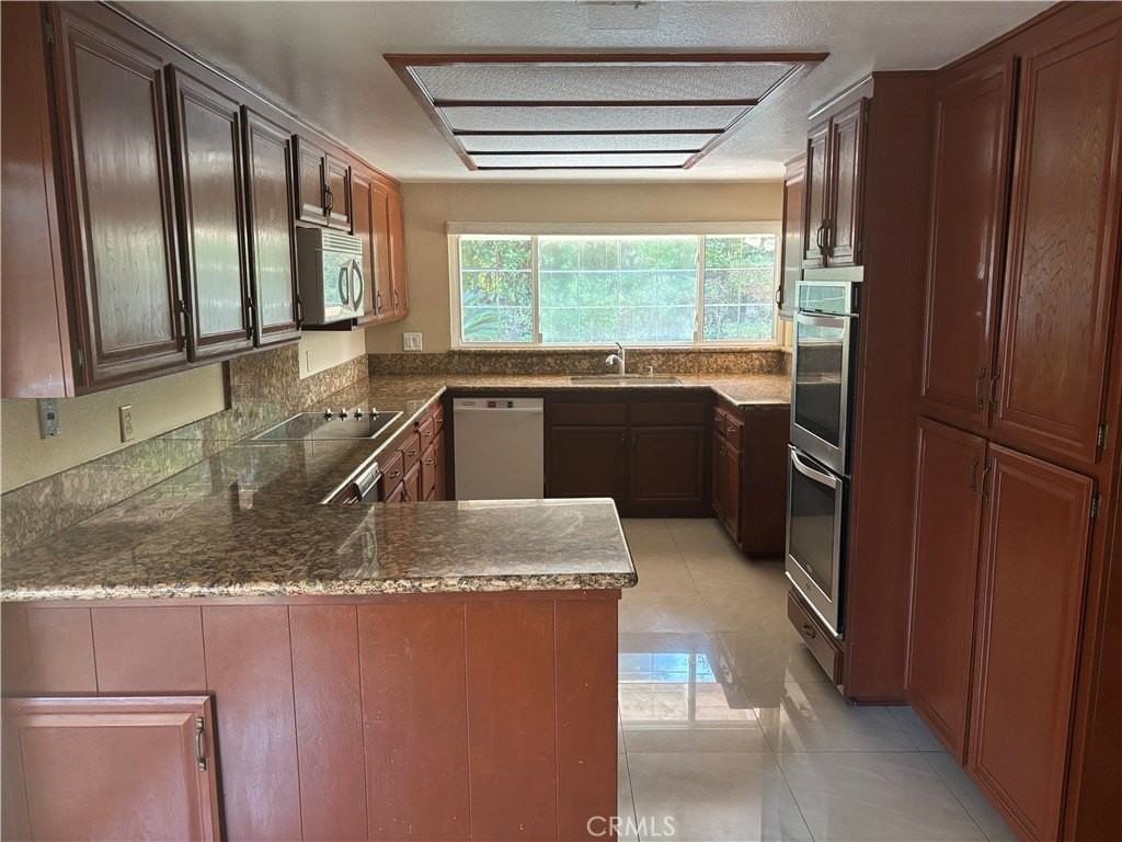 435 S Westridge Cir - Photo 7 of 25