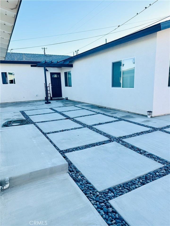 12645 Jerome Ln - Photo 3 of 19