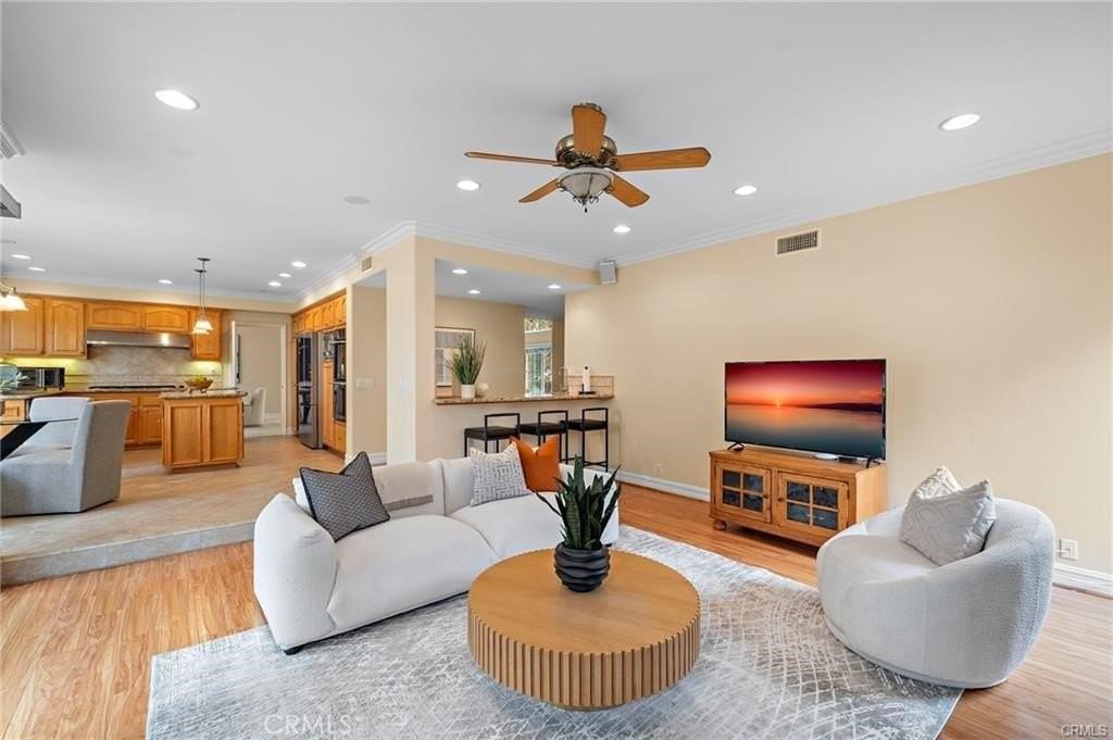 2811 N Roxbury St - Photo 6 of 37