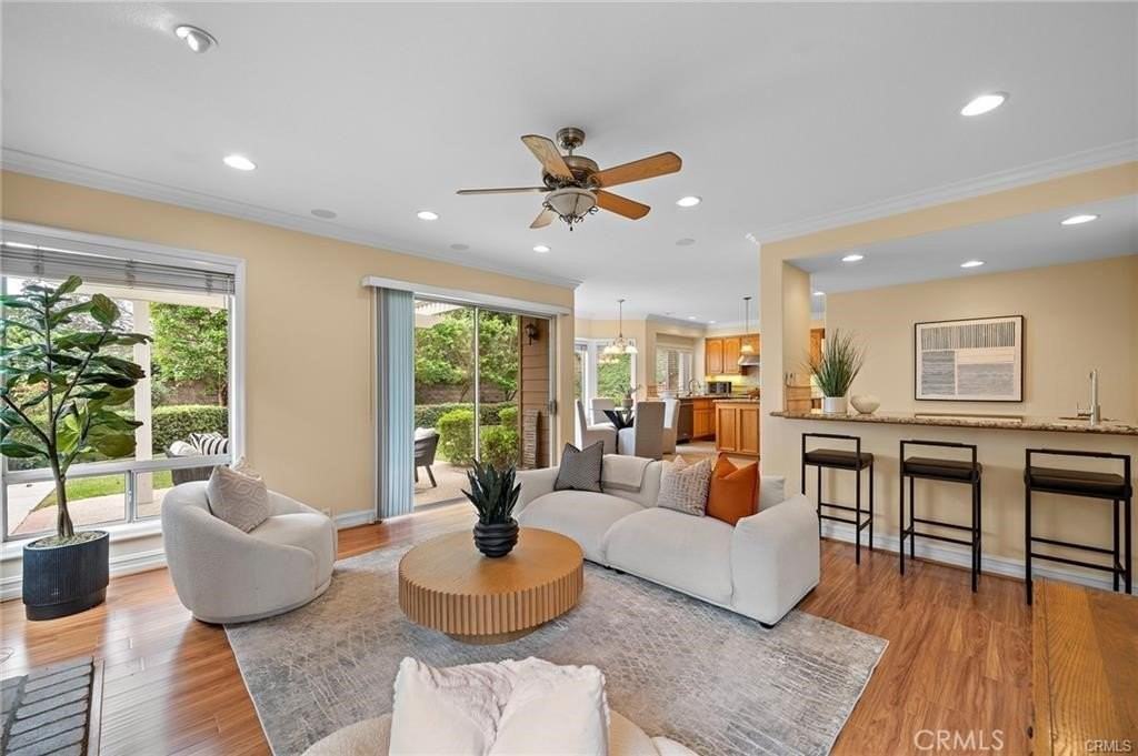 2811 N Roxbury St - Photo 7 of 37