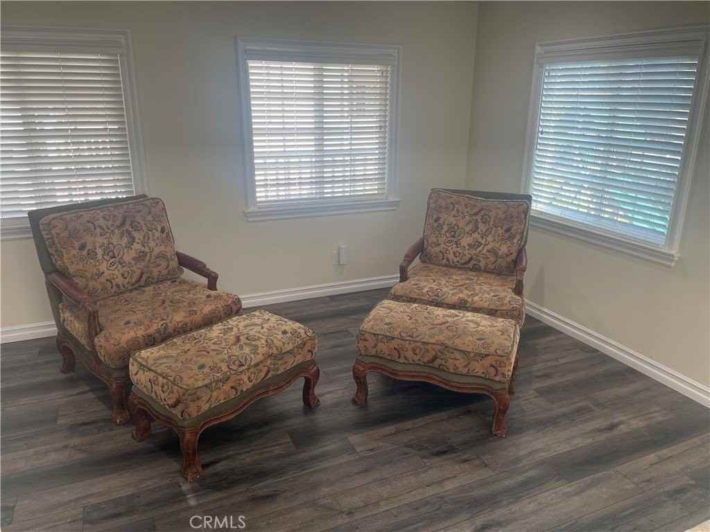 6009 Painter Ave - Photo 4 of 8