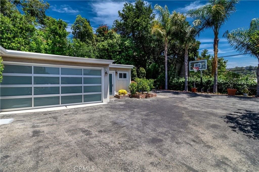 3546 Berry Dr - Photo 2 of 40