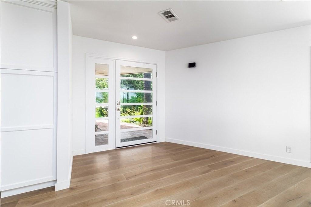 3546 Berry Dr - Photo 4 of 40