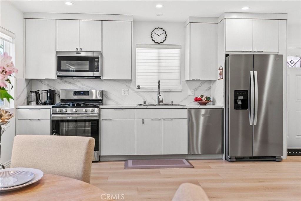 6712 Ventura Canyon Ave - Photo 2 of 33