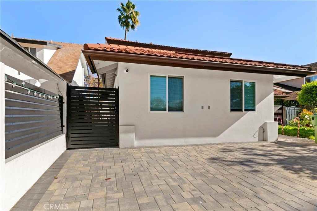 6712 Ventura Canyon Ave - Photo 7 of 33