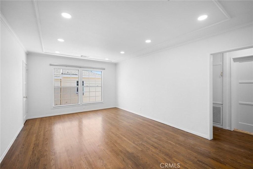 749 E Doran St - Photo 3 of 16