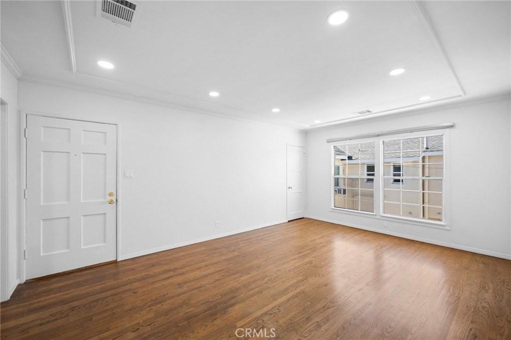 749 E Doran St - Photo 4 of 16