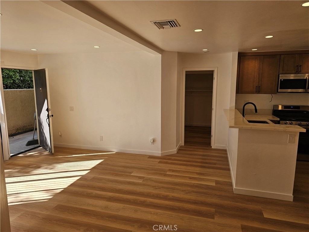 18804 Mandan St - Photo 6 of 37